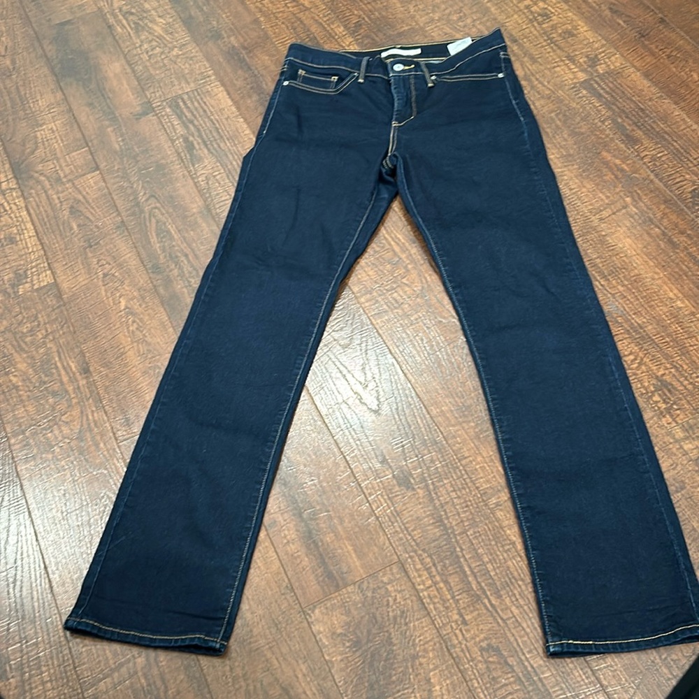 Levi’s size 29 shaping straight 314